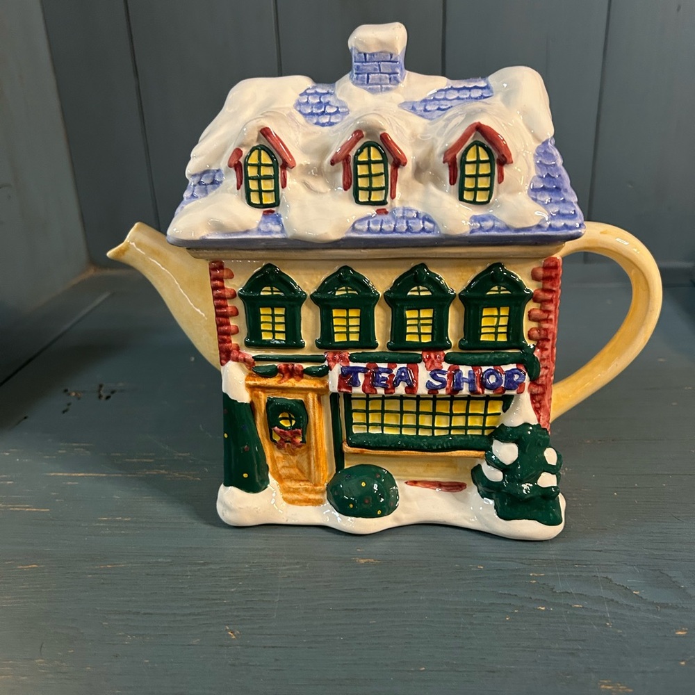 Vintage Cooks Club Festive Tea Shop Teapot - Multicolor (Winter Themed)
